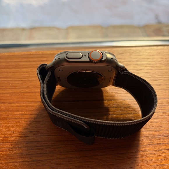 Apple Watch Ultra Titanium - Picture 6 of 11